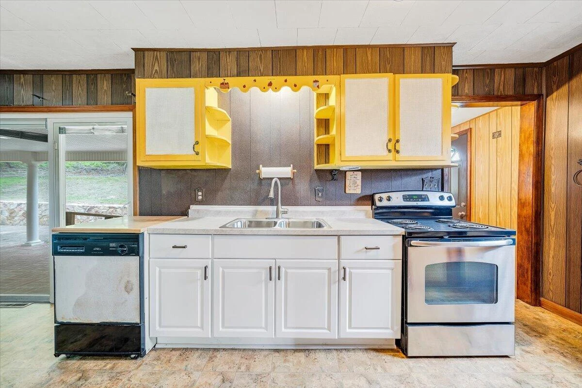 93 Forest AVE - Photo 5