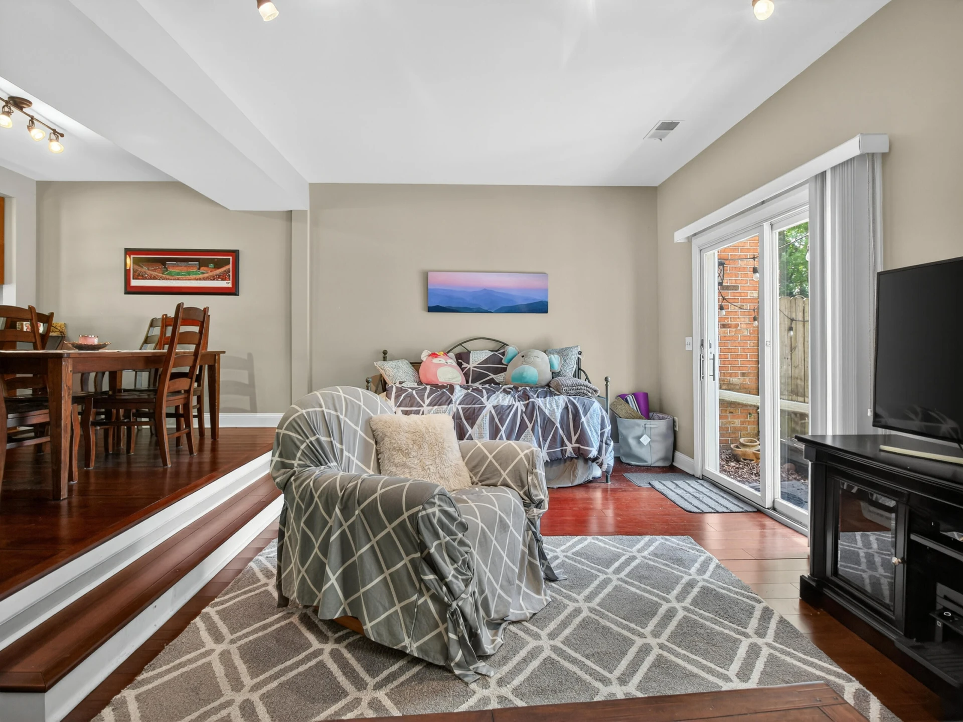120 Camelot CT - Photo 5