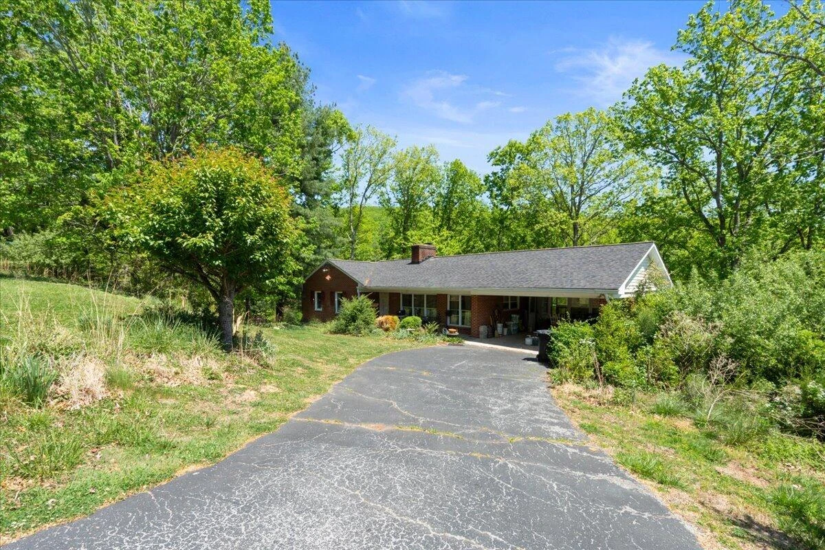 6671 Suncrest DR - Photo 2
