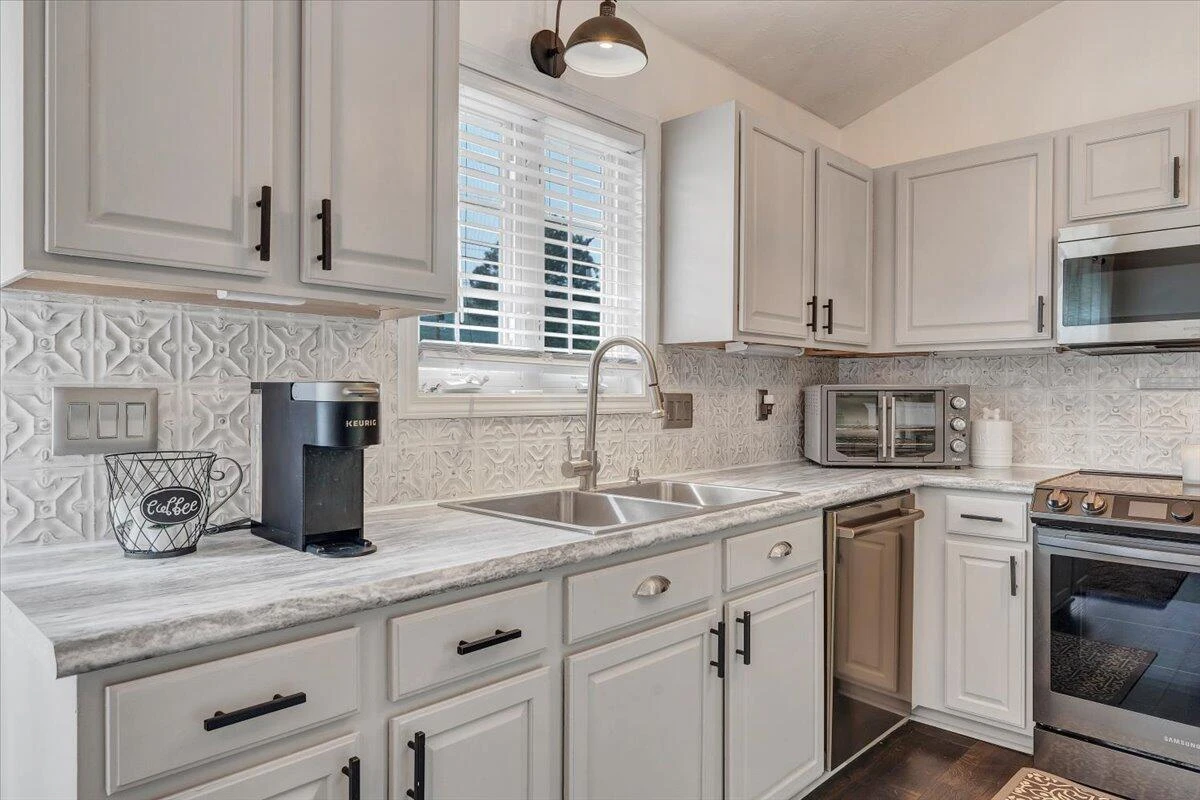 439 Howard DR - Photo 14