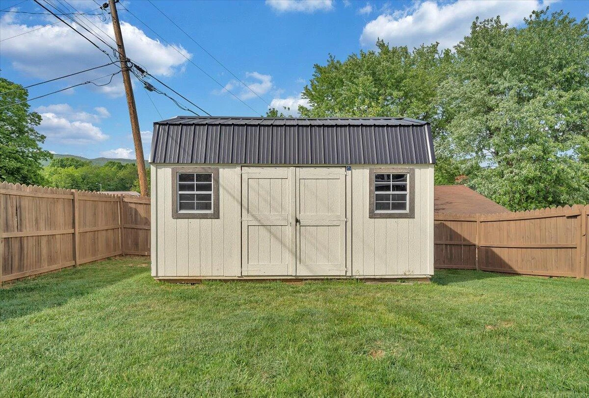 439 Howard DR - Photo 43