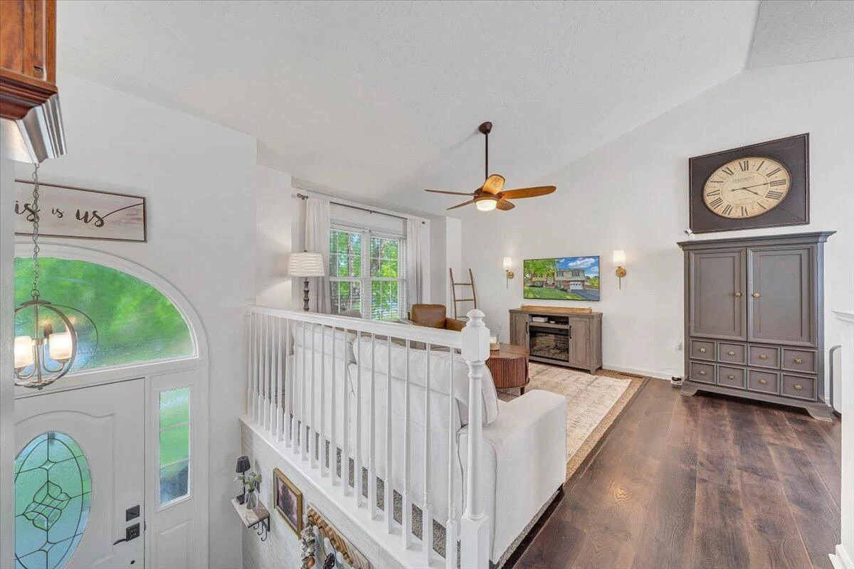 439 Howard DR - Photo 5
