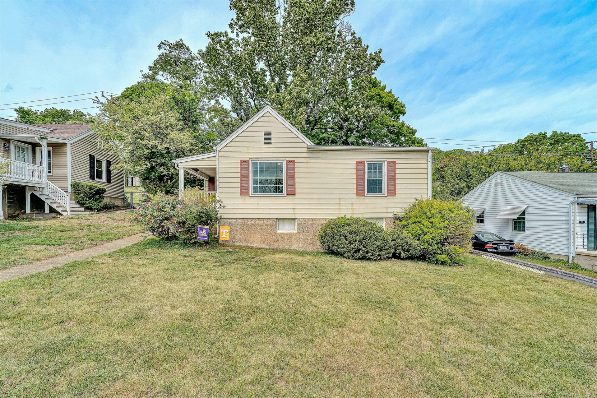 725 Windsor AVE SW - Photo 3