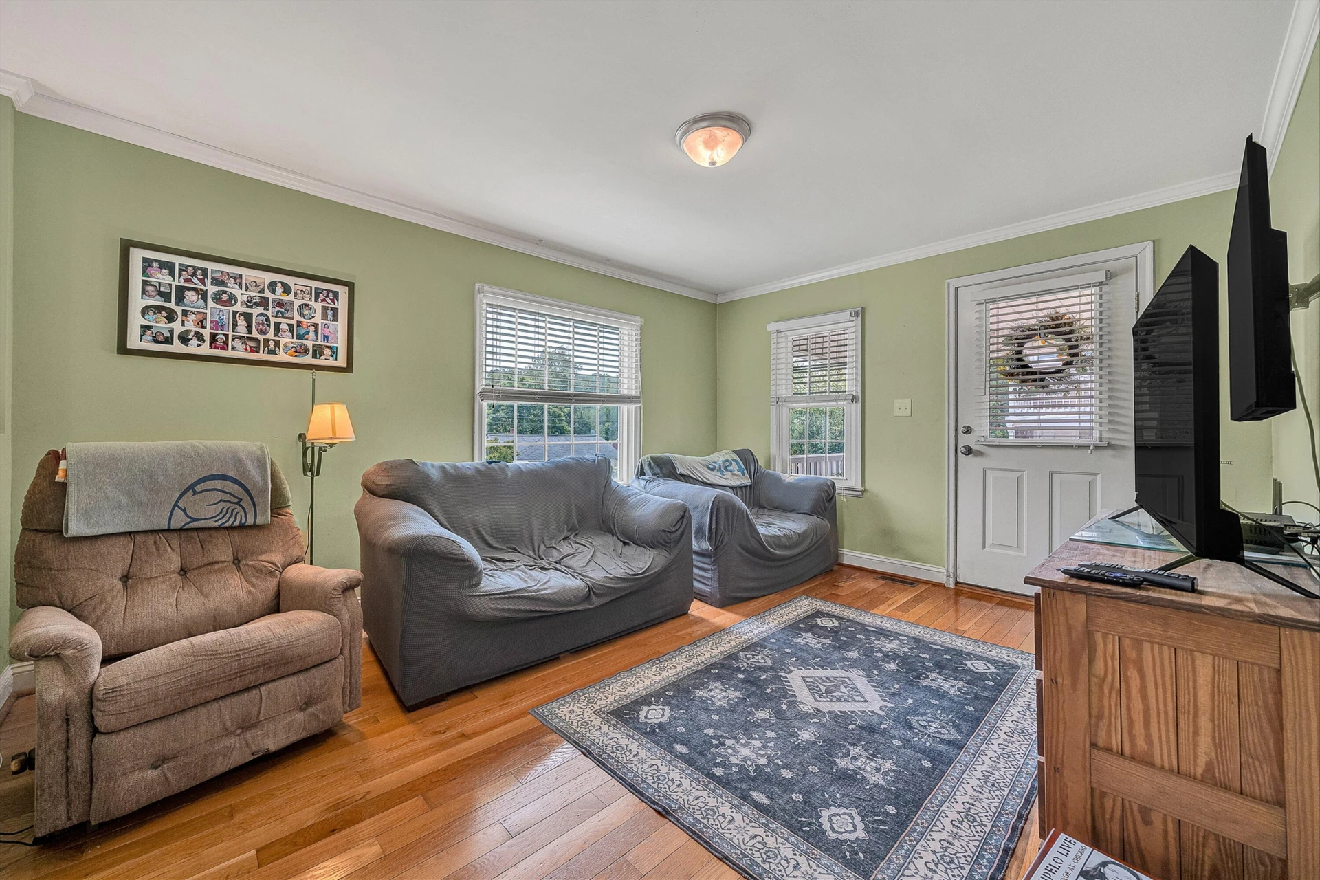 725 Windsor AVE SW - Photo 4