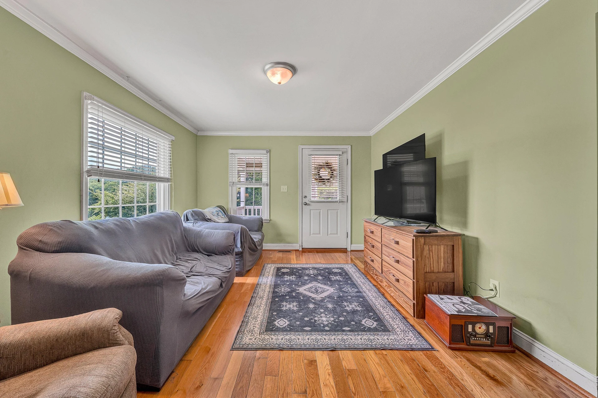725 Windsor AVE SW - Photo 5