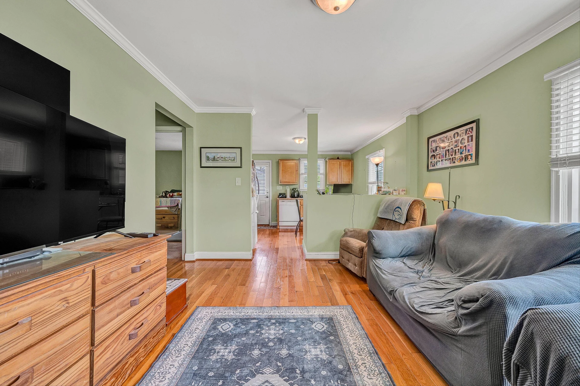 725 Windsor AVE SW - Photo 6