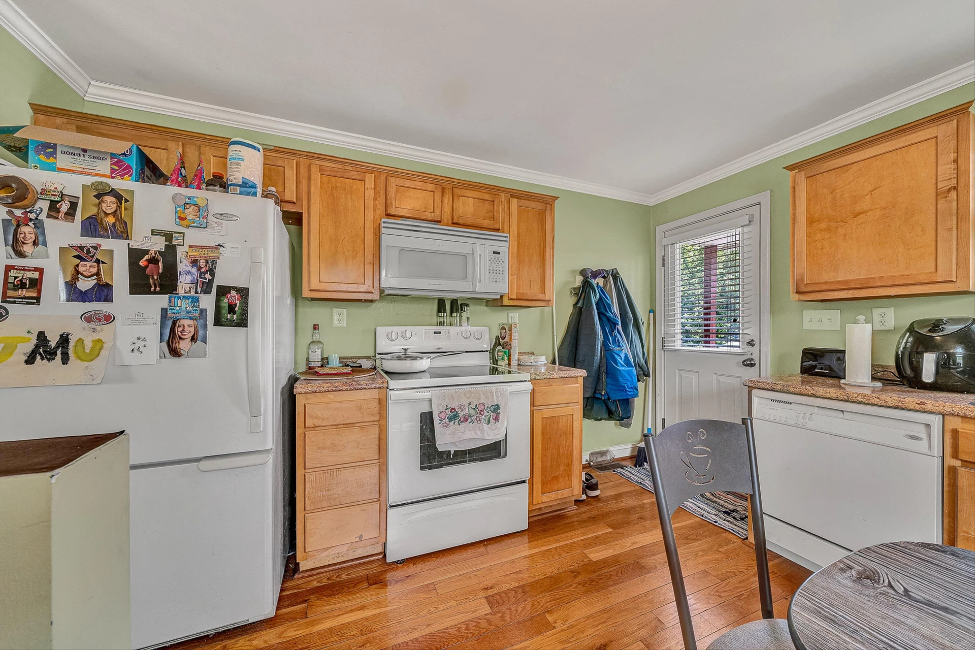 725 Windsor AVE SW - Photo 8