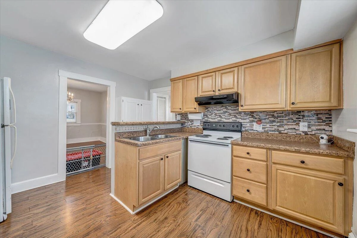 2725 Garden City BLVD SE - Photo 16