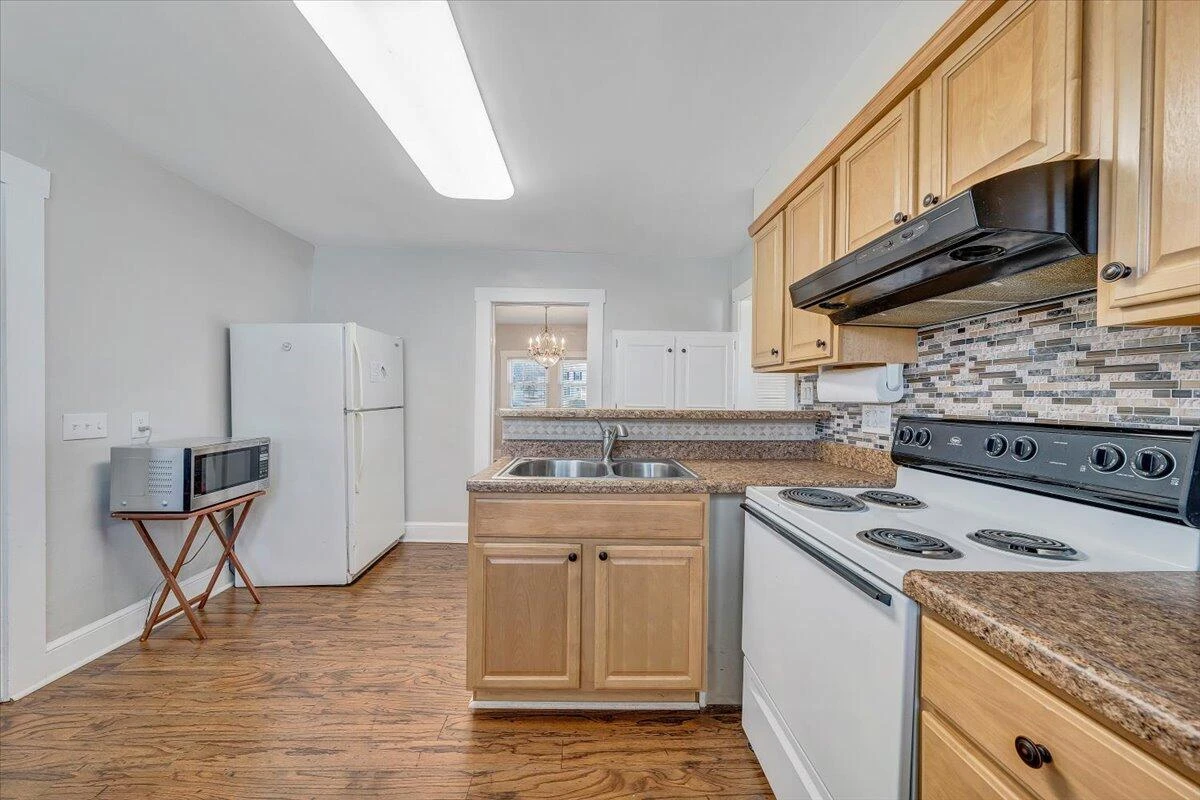 2725 Garden City BLVD SE - Photo 17