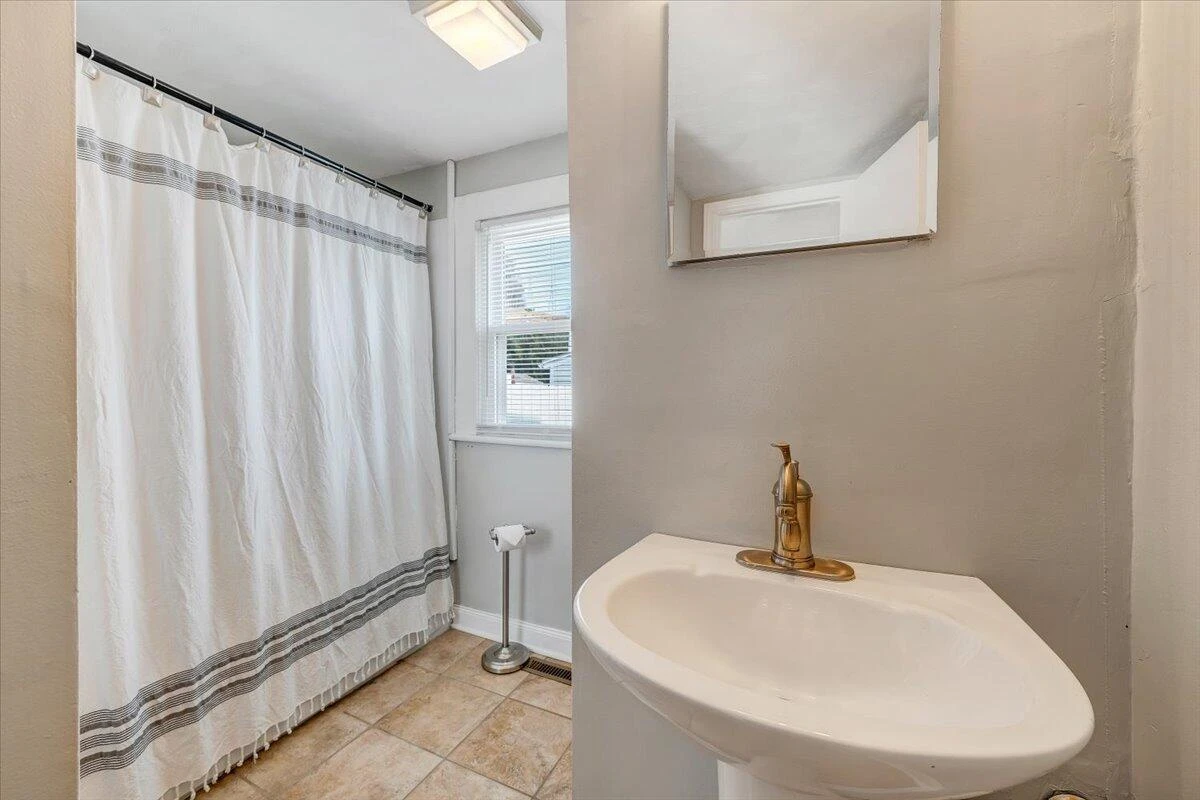 2725 Garden City BLVD SE - Photo 22