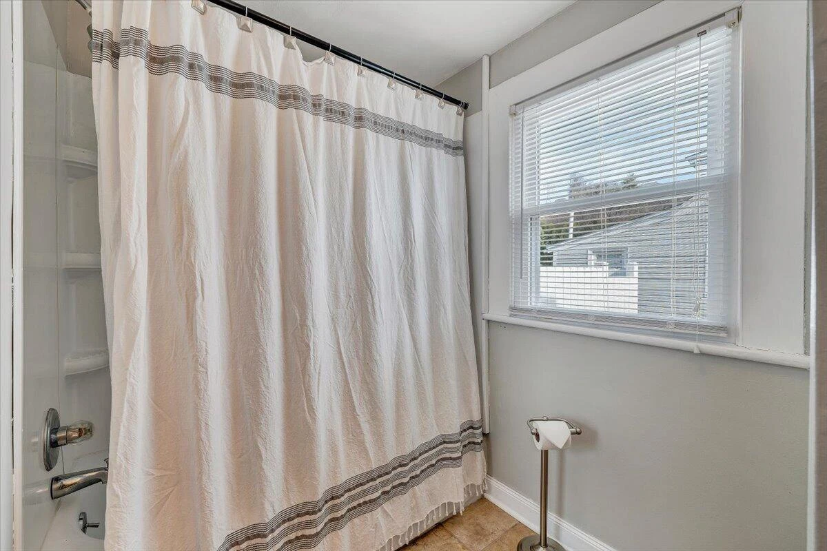 2725 Garden City BLVD SE - Photo 23
