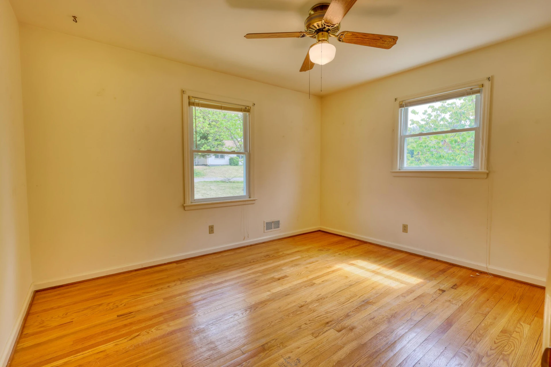5410 Warwood DR - Photo 7