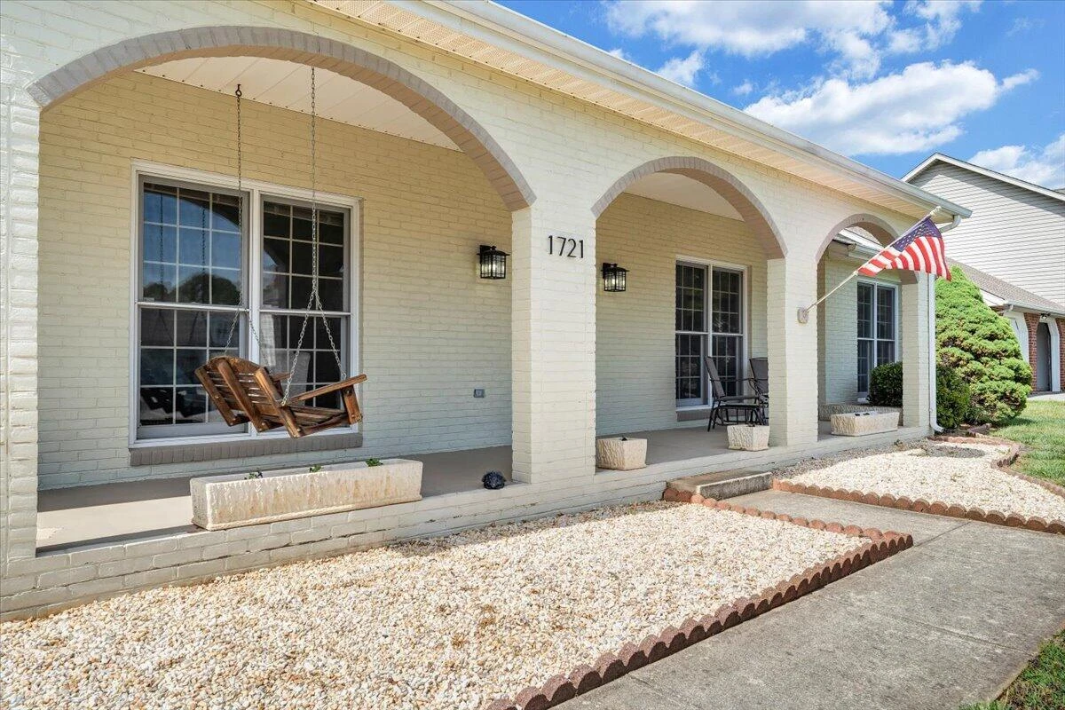 1721 Mill Pond DR - Photo 2
