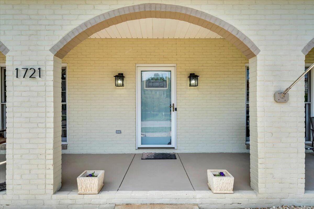 1721 Mill Pond DR - Photo 3