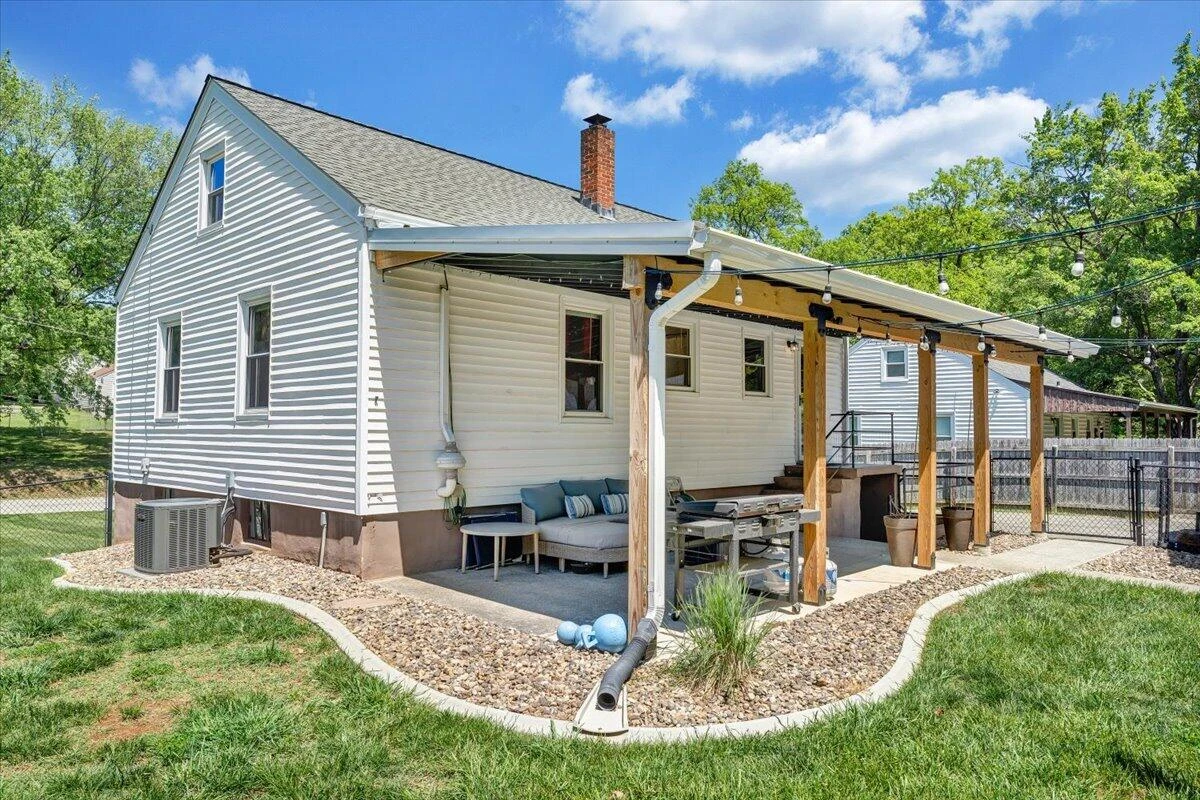 5112 Oak Grove BLVD NW - Photo 2