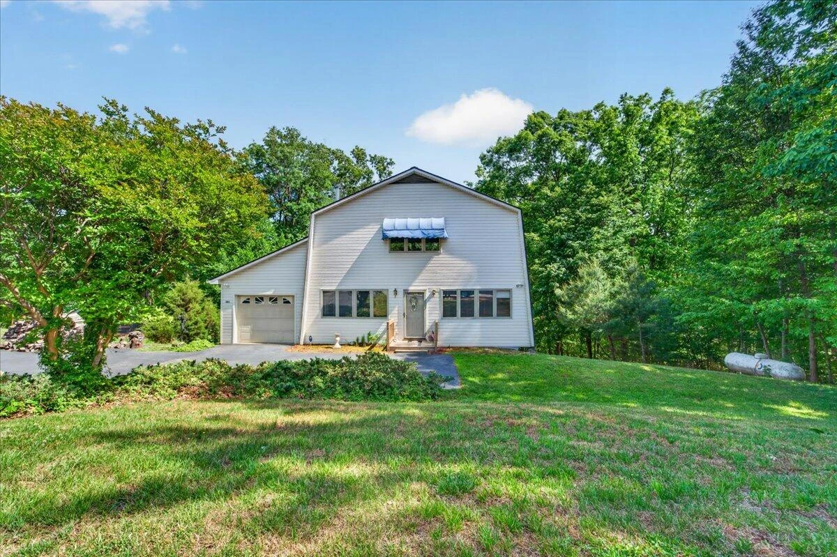 303 Oak Ridge DR - Photo 2