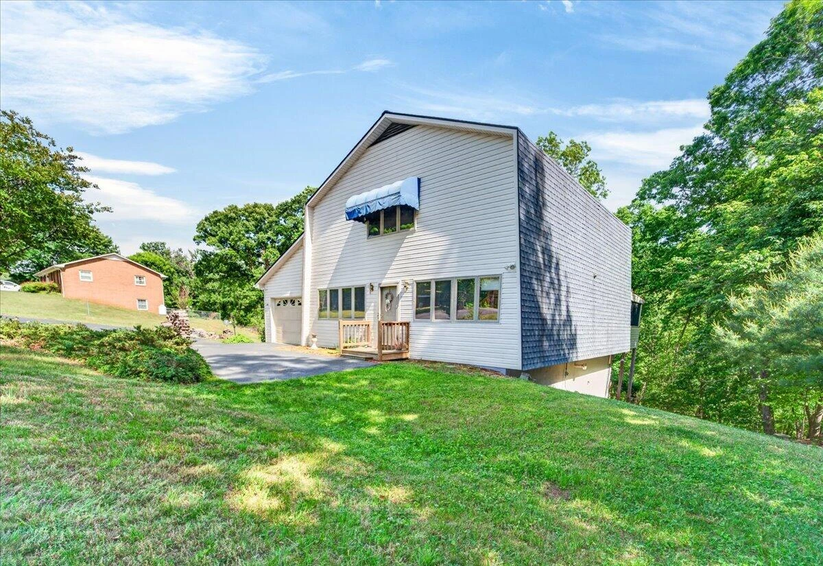 303 Oak Ridge DR - Photo 6