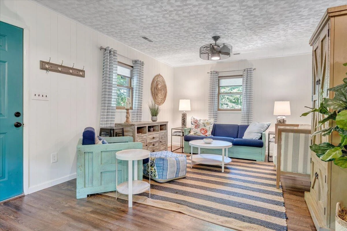 267 Summer LN - Photo 2