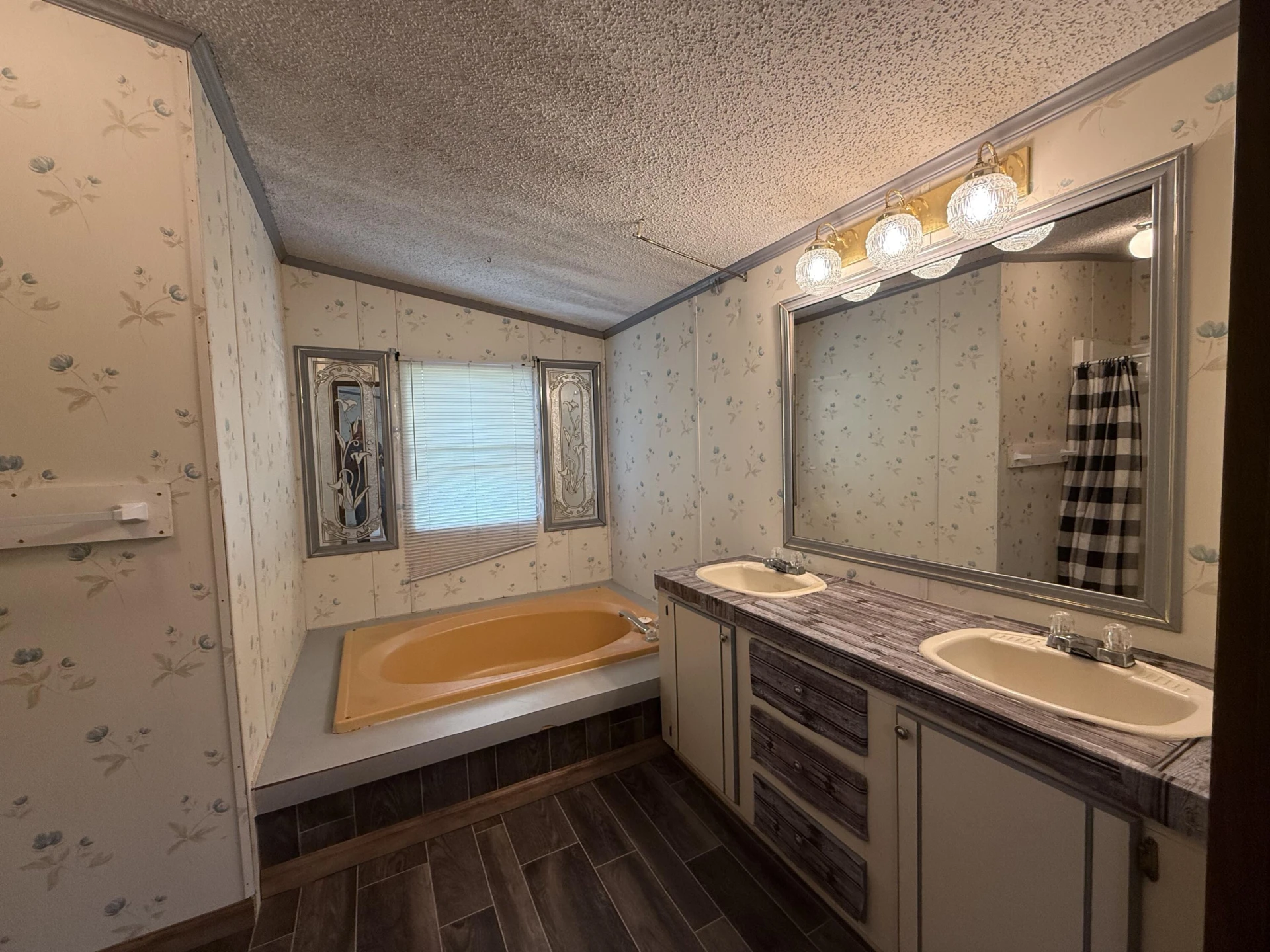 2468 Valley Center RD - Photo 18