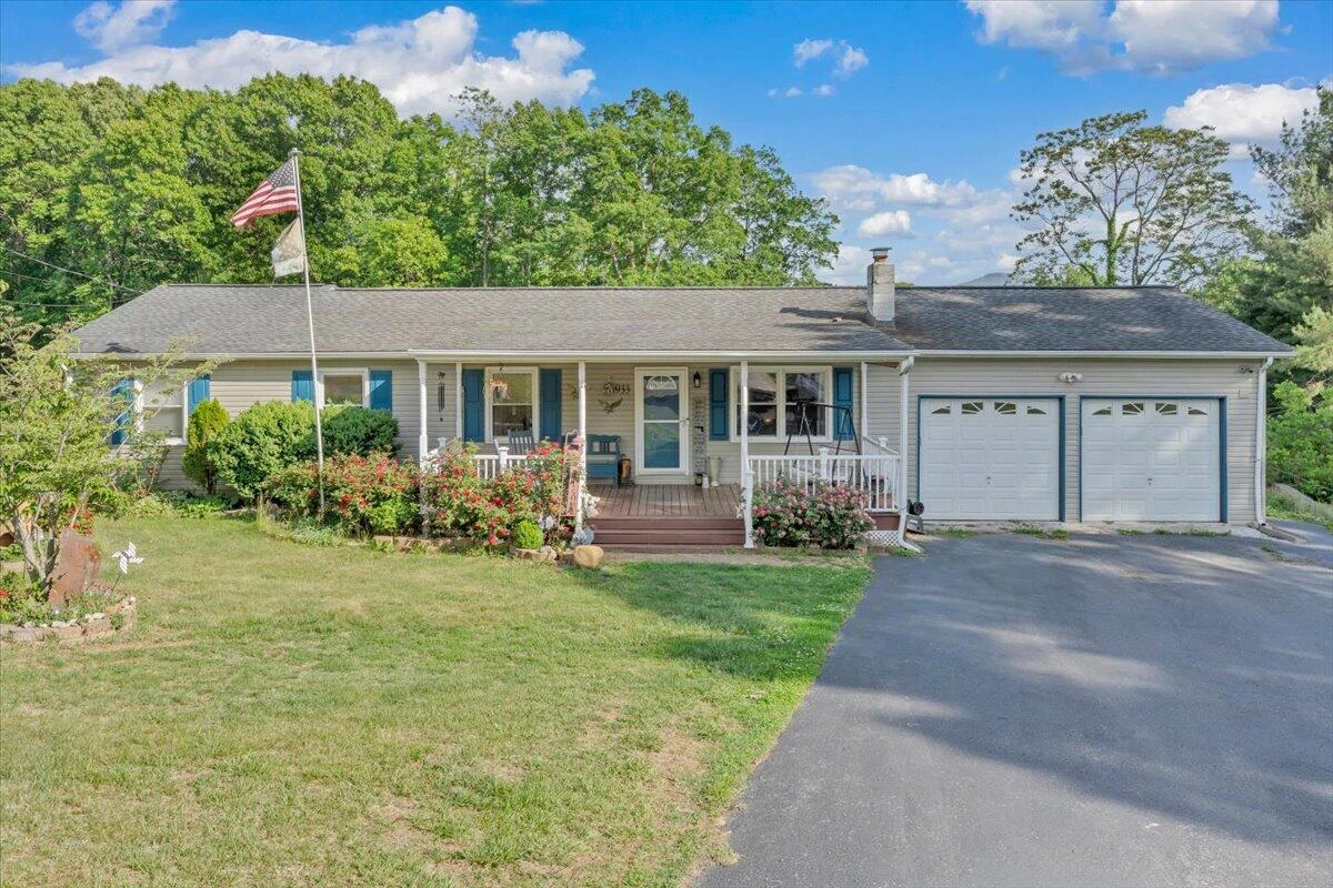 933 Martin McNeil RD