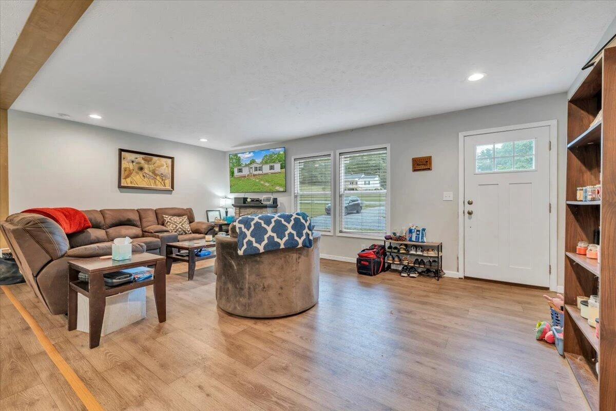 12328 Hardy RD - Photo 7