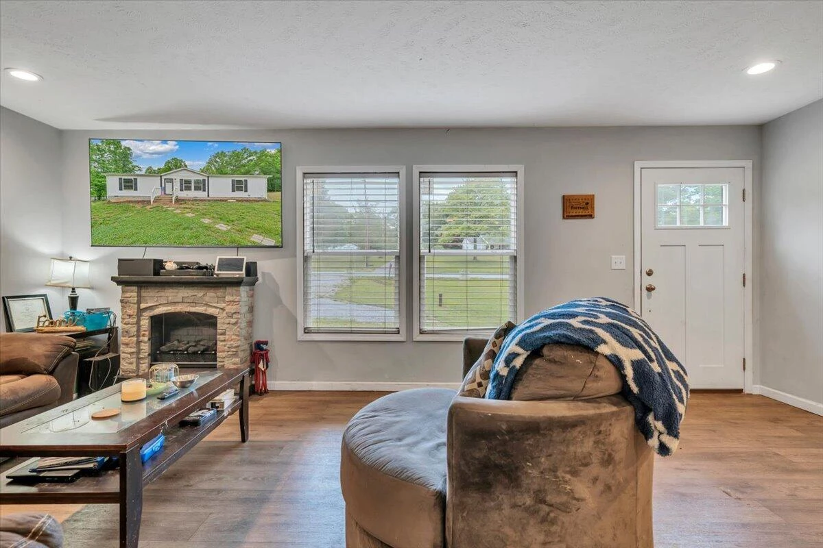 12328 Hardy RD - Photo 8