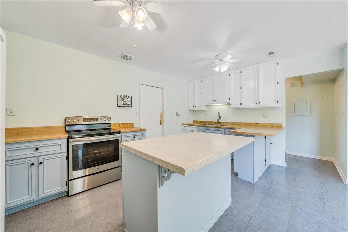 1079 Mildred ST - Photo 11
