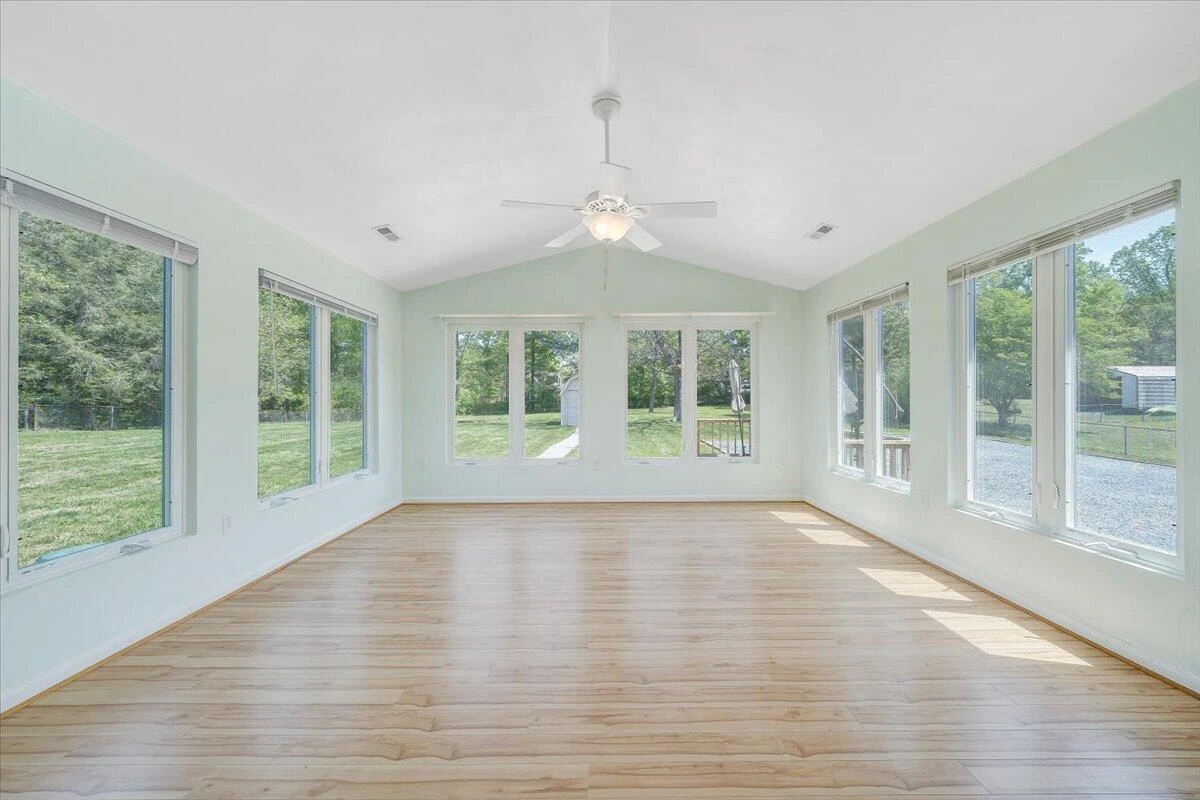 1079 Mildred ST - Photo 12