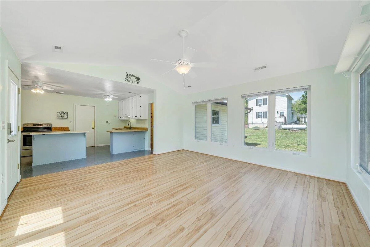 1079 Mildred ST - Photo 14