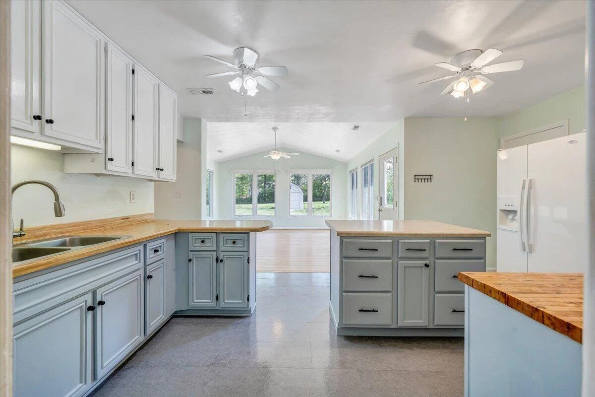 1079 Mildred ST - Photo 8