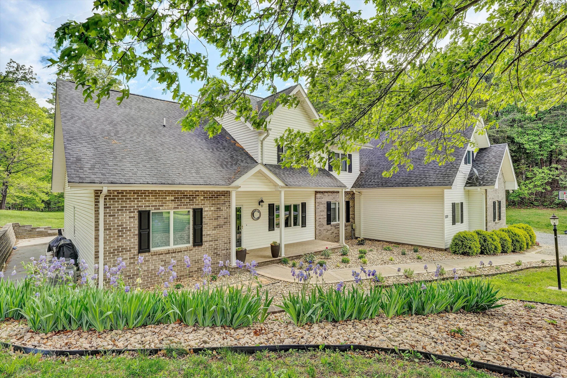 120 Stonelea DR - Photo 2