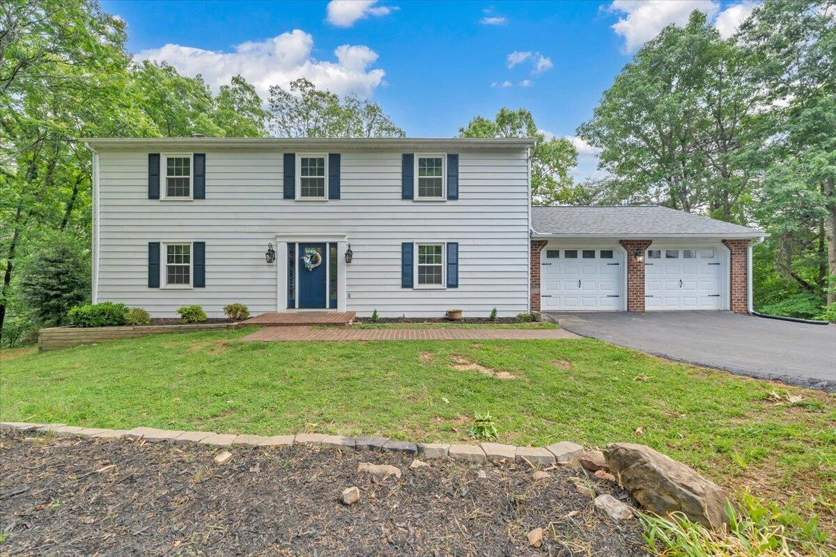2704 Summit Ridge RD NE