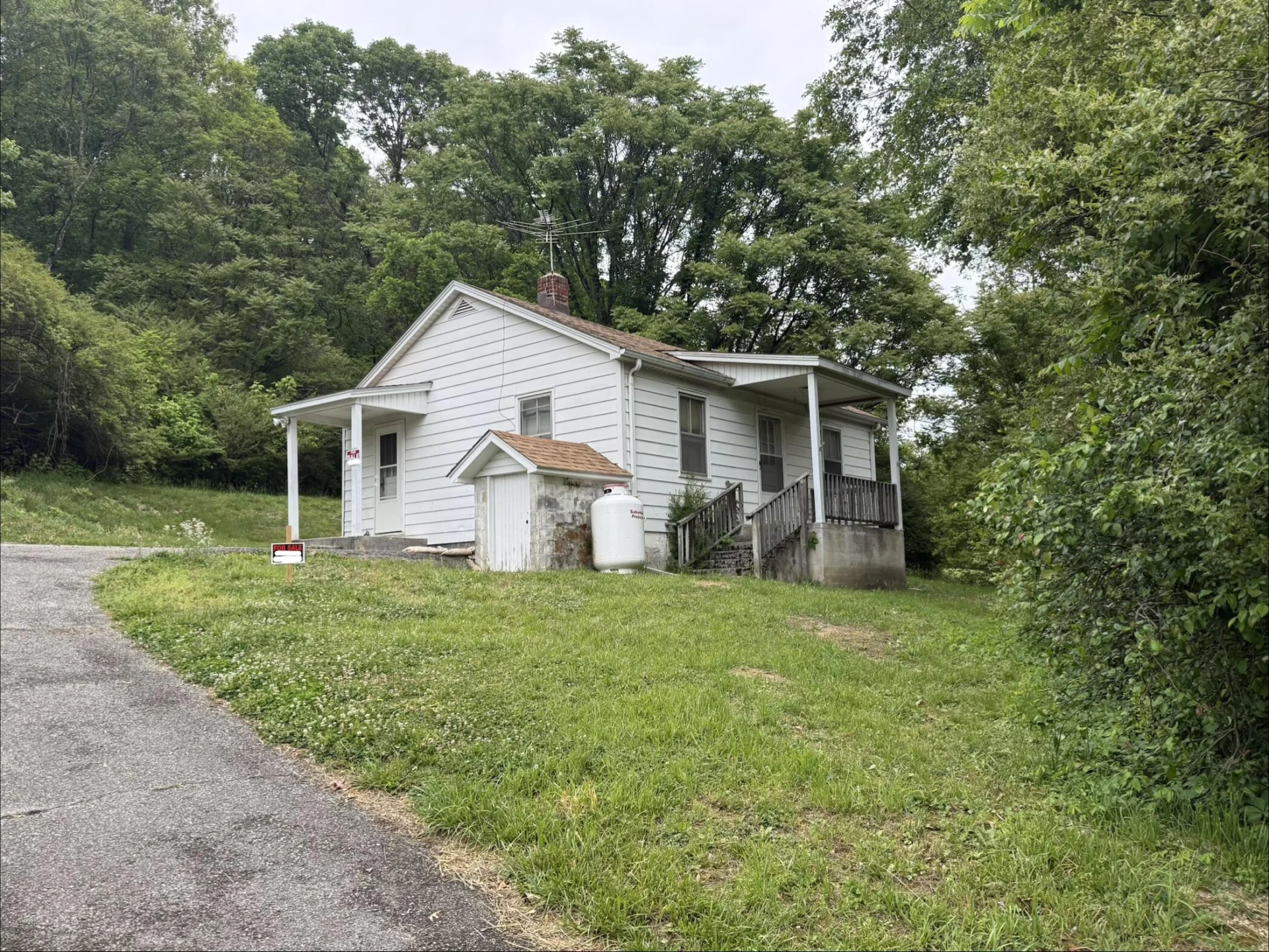111 Spring Hollow RD