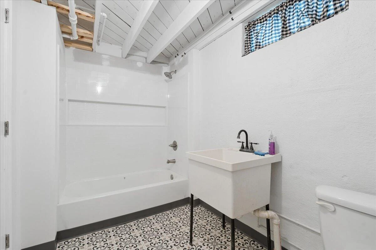 720 Vine ST - Photo 27