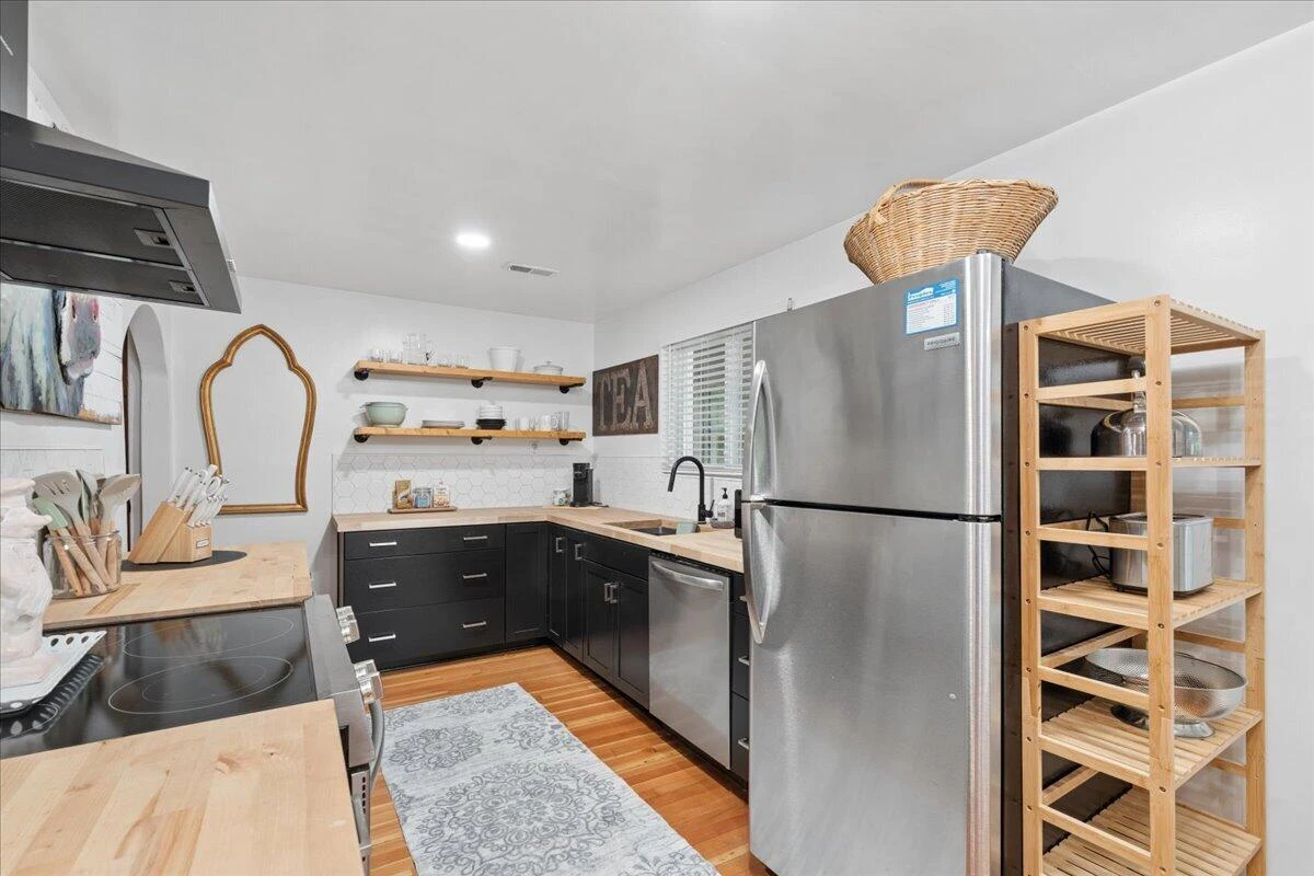 720 Vine ST - Photo 8