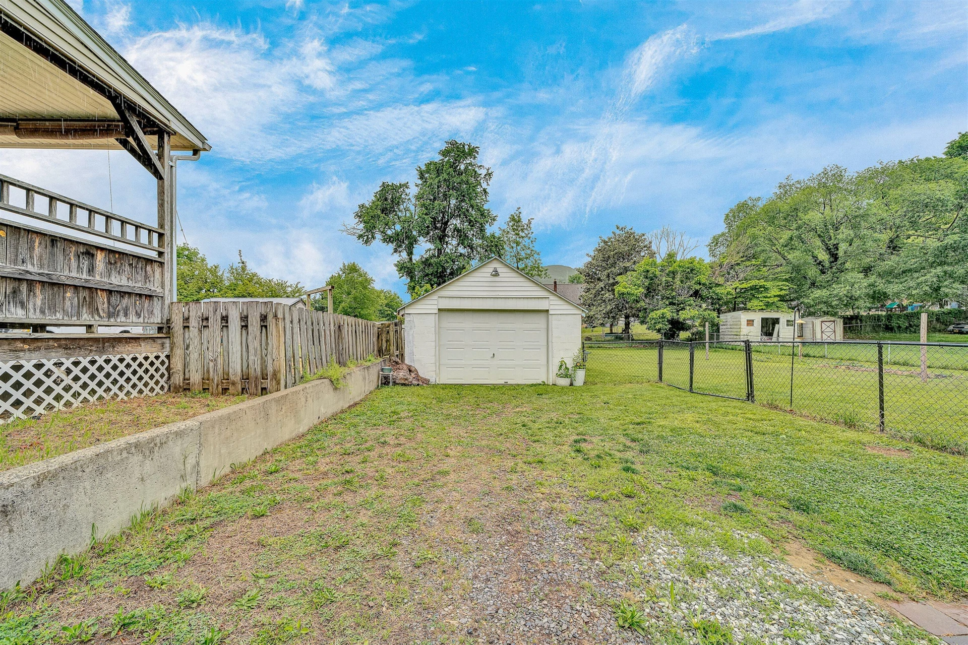 1119 Gearhart RD SE - Photo 17