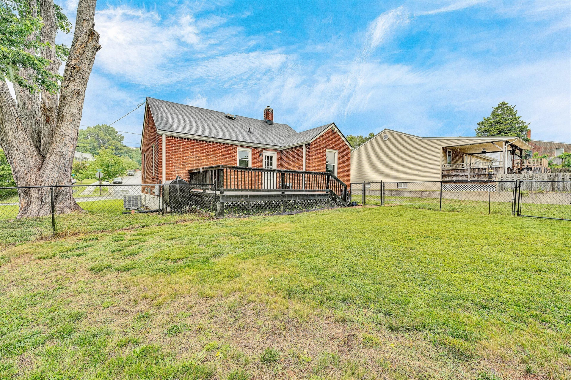 1119 Gearhart RD SE - Photo 19
