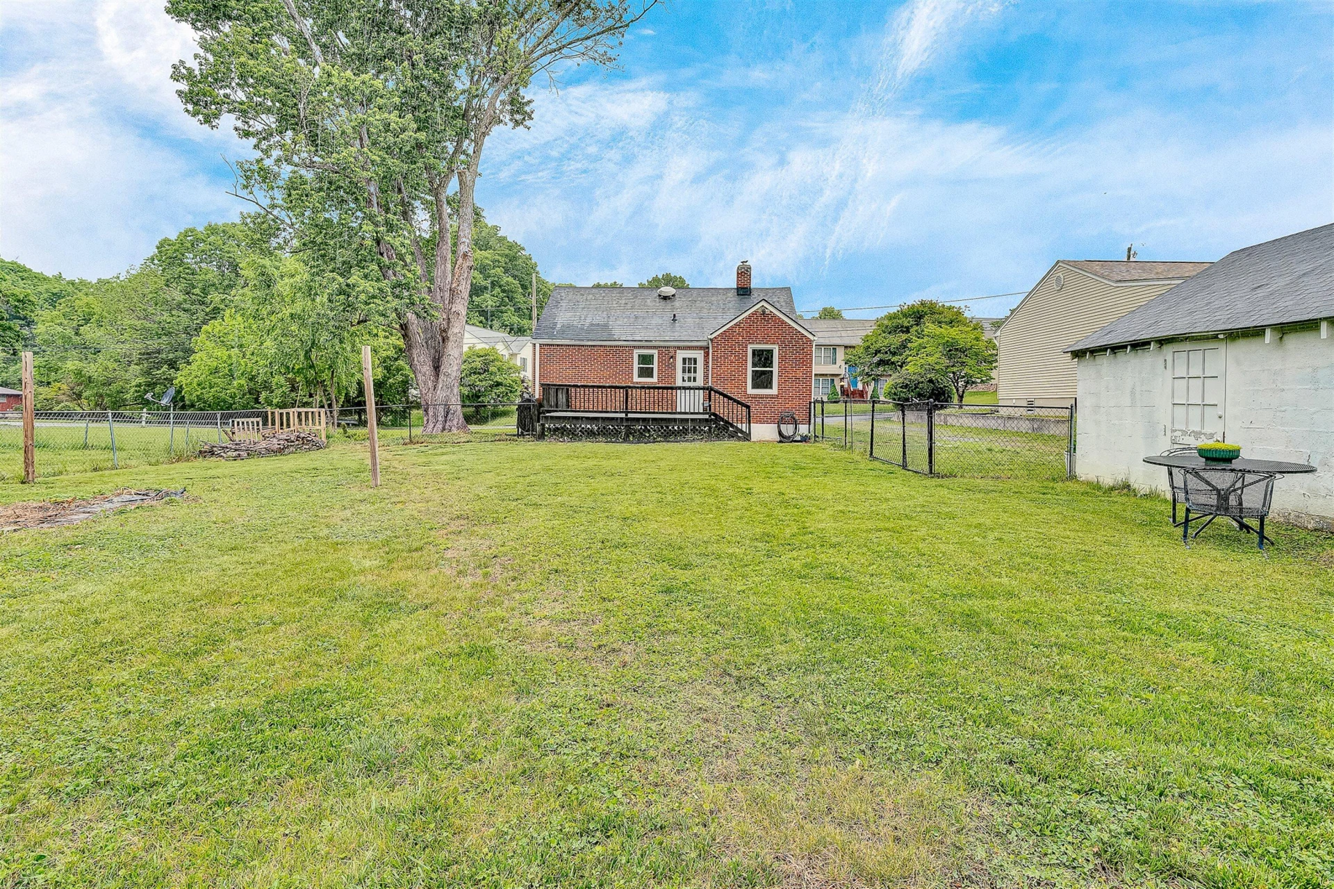 1119 Gearhart RD SE - Photo 23