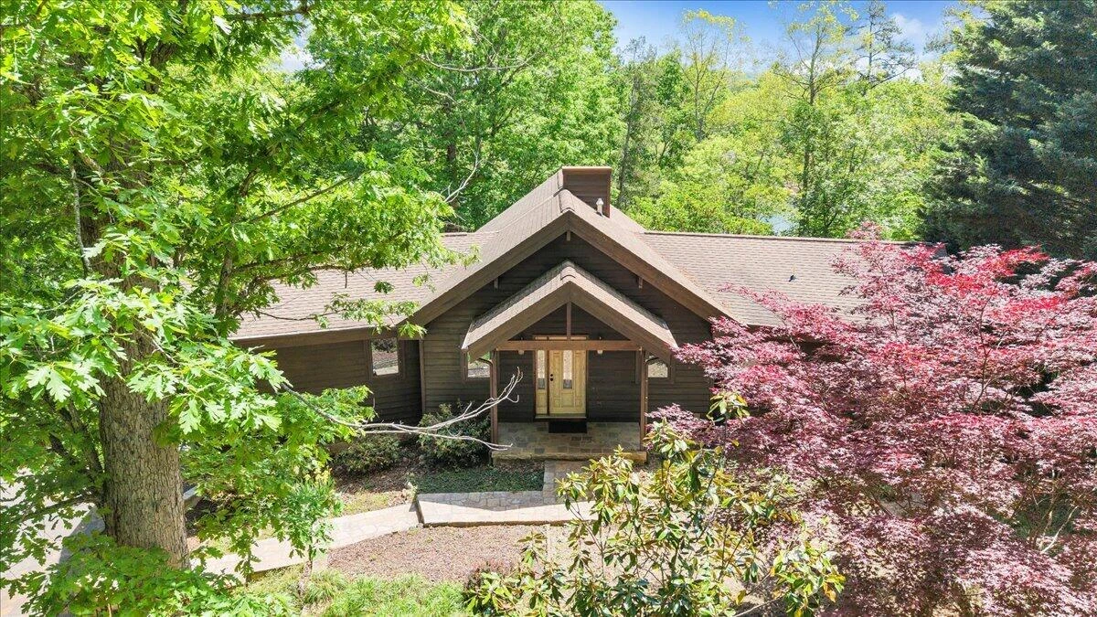 1042 Runaway Bay RD