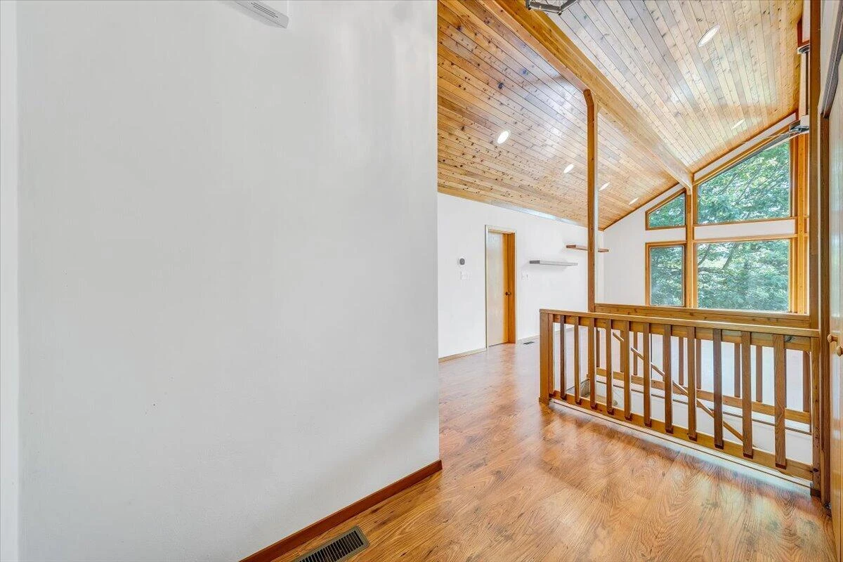 1042 Runaway Bay RD - Photo 11