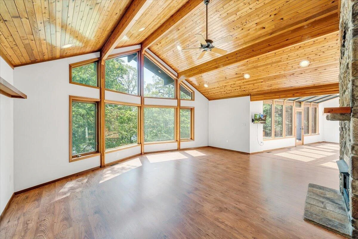 1042 Runaway Bay RD - Photo 13