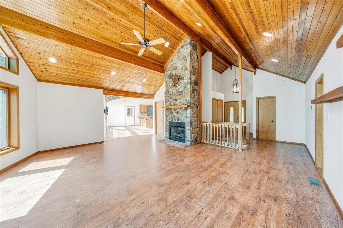 1042 Runaway Bay RD - Photo 14