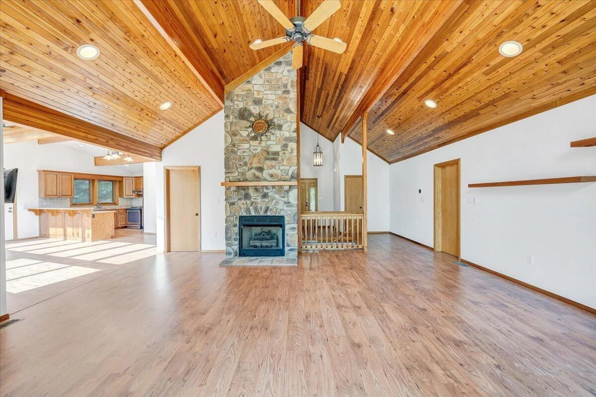 1042 Runaway Bay RD - Photo 15