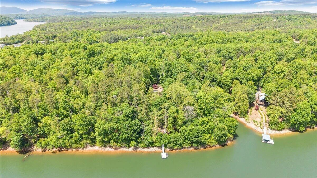 1042 Runaway Bay RD - Photo 2