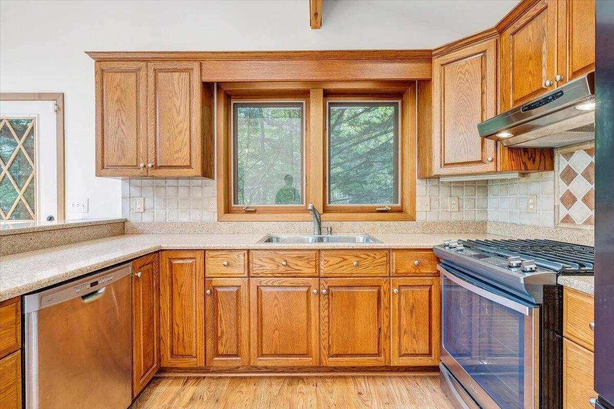 1042 Runaway Bay RD - Photo 23