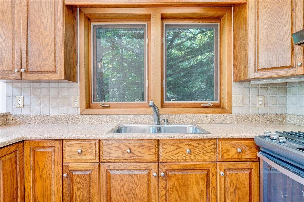 1042 Runaway Bay RD - Photo 24
