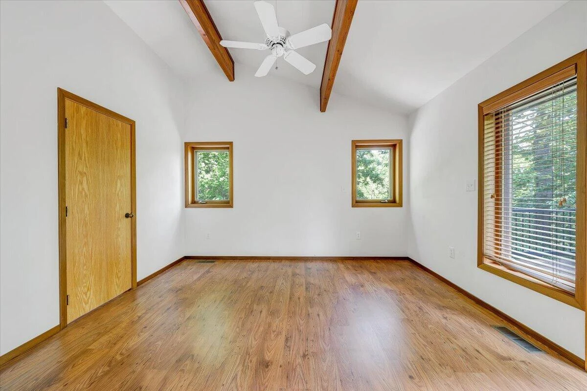 1042 Runaway Bay RD - Photo 27
