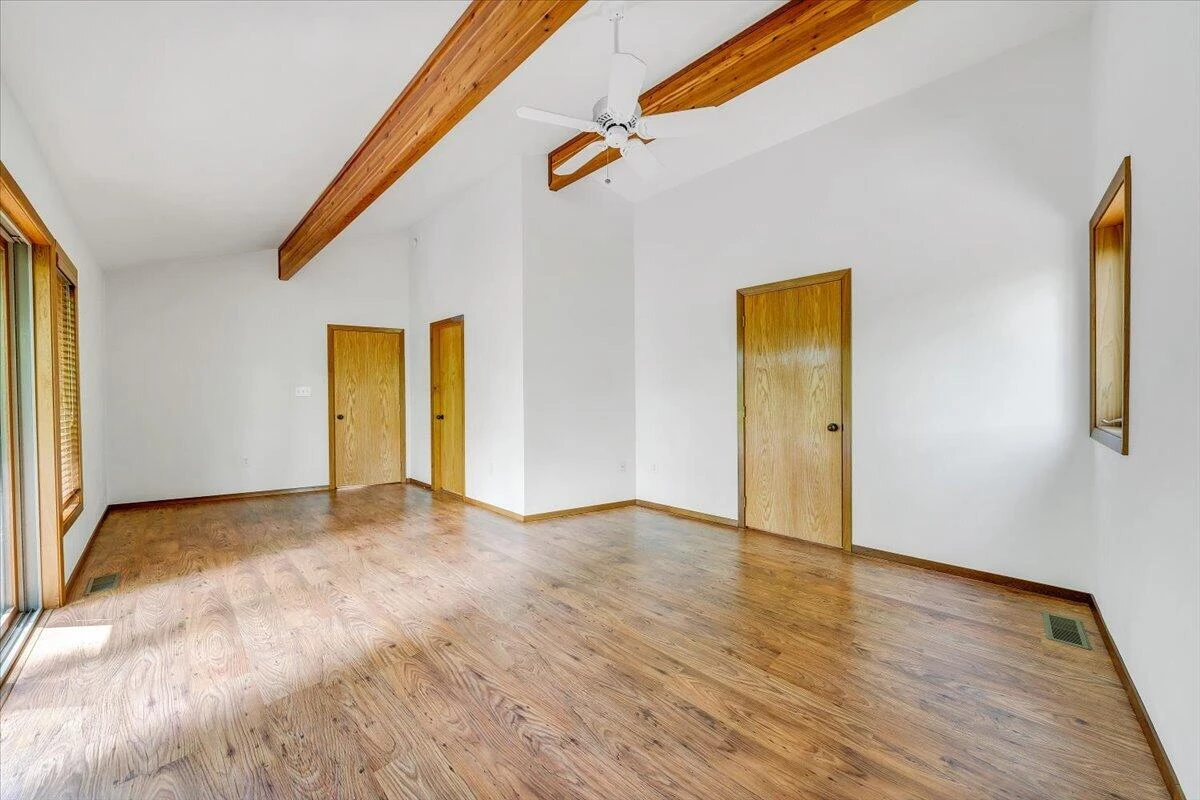 1042 Runaway Bay RD - Photo 28