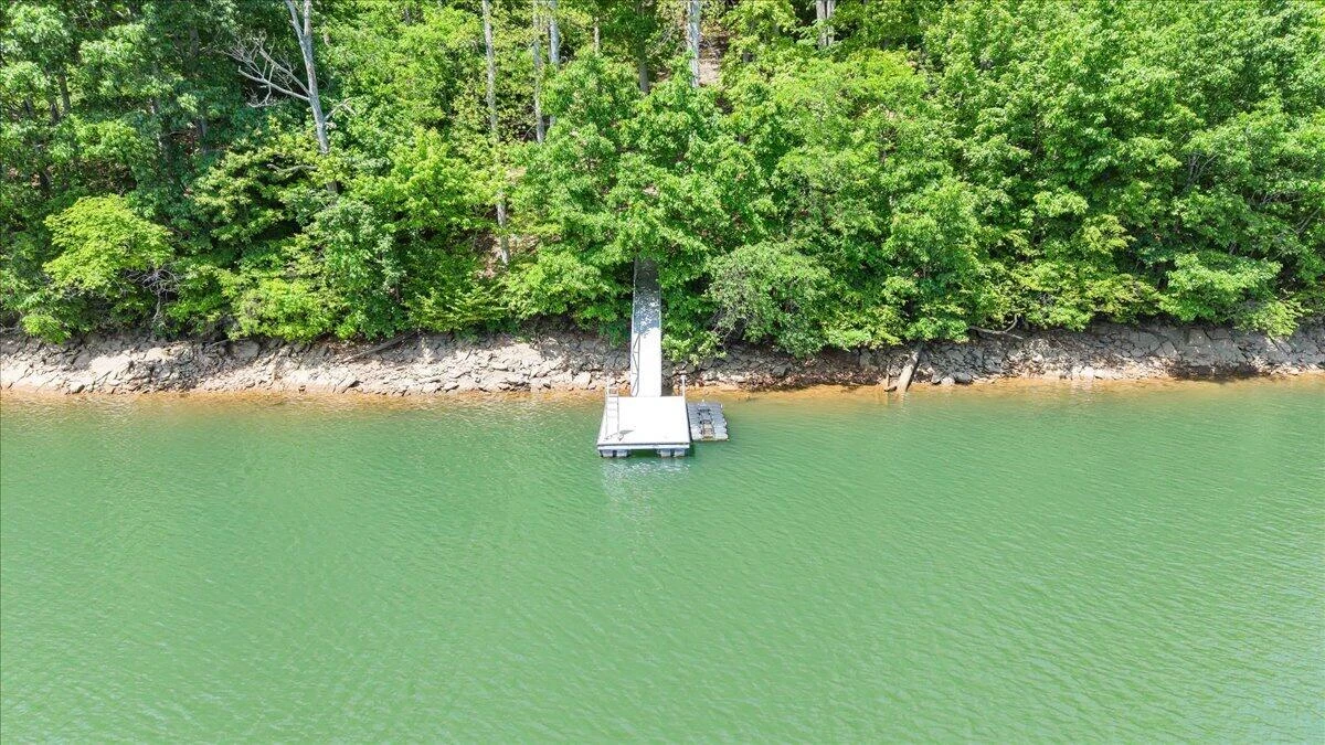 1042 Runaway Bay RD - Photo 3