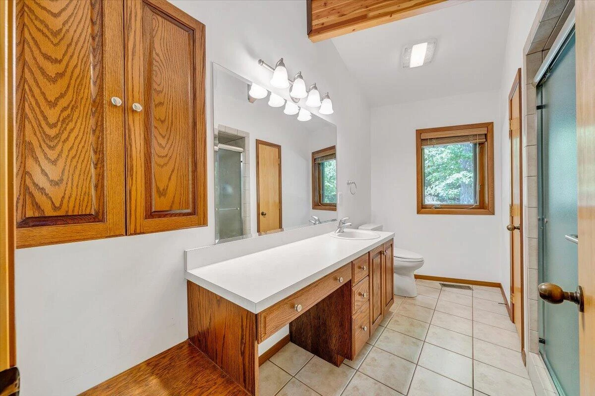 1042 Runaway Bay RD - Photo 30